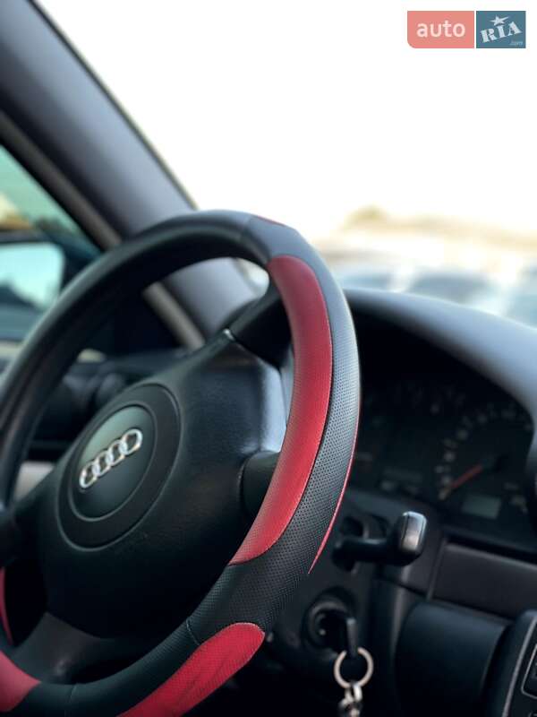 Седан Audi A4 1998 в Мукачевому