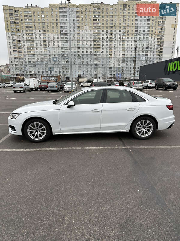Седан Audi A4 2022 в Києві