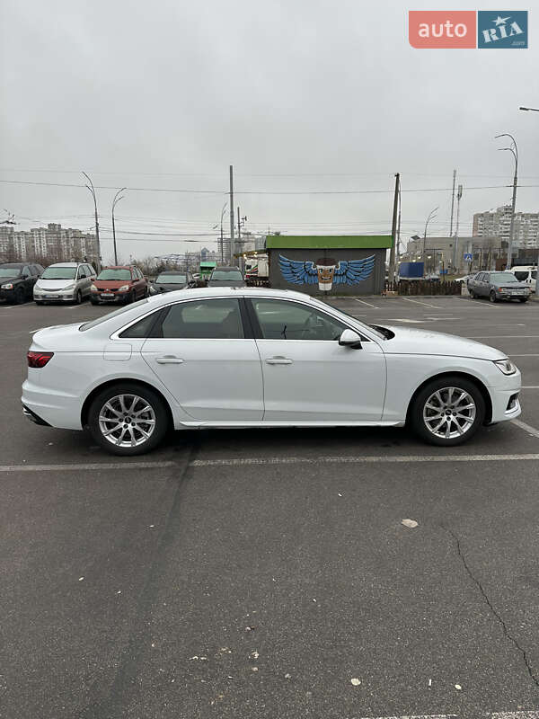 Седан Audi A4 2022 в Києві