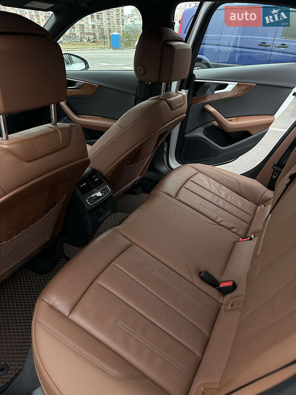 Седан Audi A4 2022 в Києві