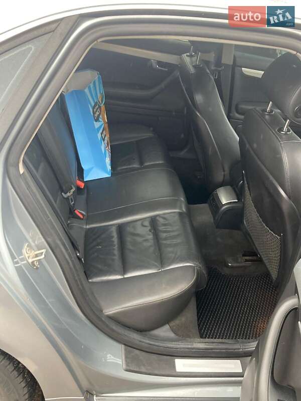 Седан Audi A4 2008 в Южном