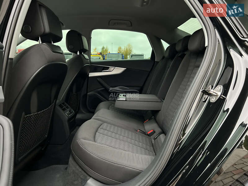 Седан Audi A4 2017 в Каменец-Подольском