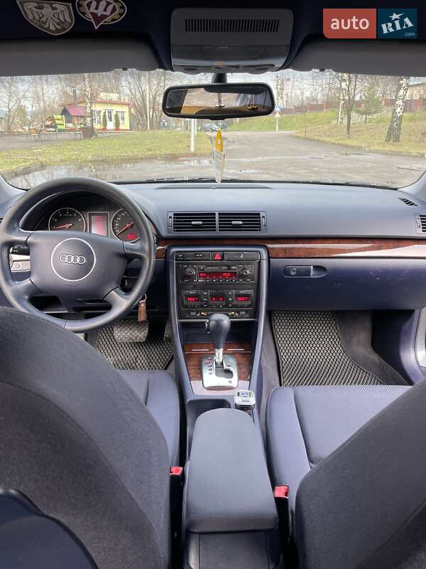 Седан Audi A4 2001 в Золочеве