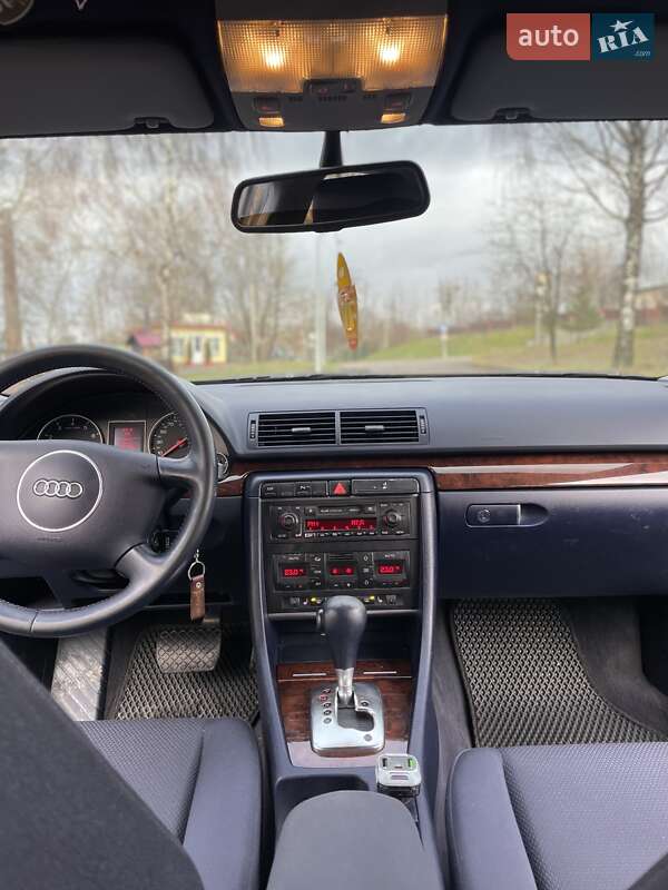 Седан Audi A4 2001 в Золочеве