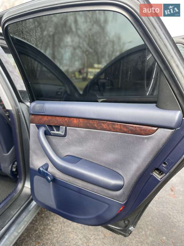 Седан Audi A4 2001 в Золочеве