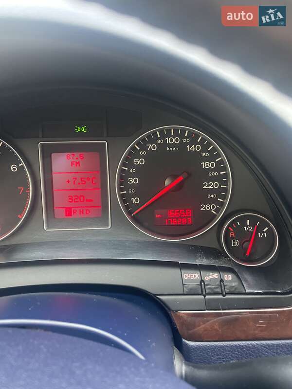 Седан Audi A4 2001 в Золочеве