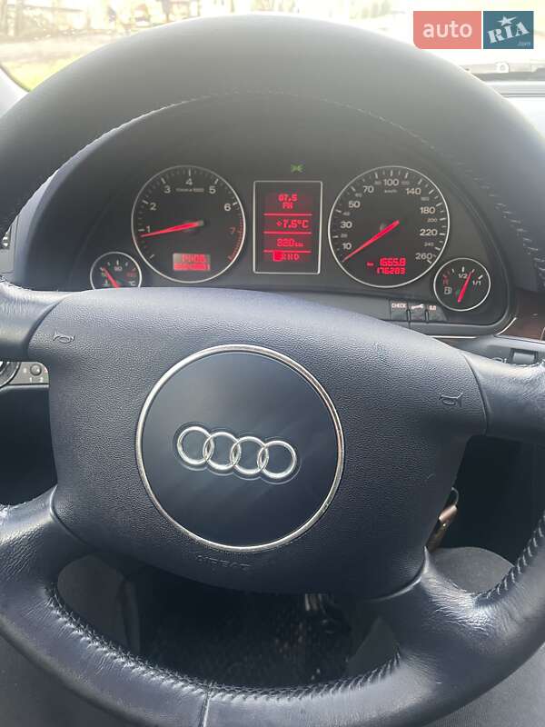 Седан Audi A4 2001 в Золочеве