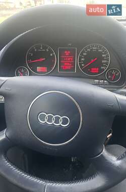 Седан Audi A4 2001 в 