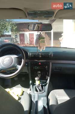 Седан Audi A4 2000 в 