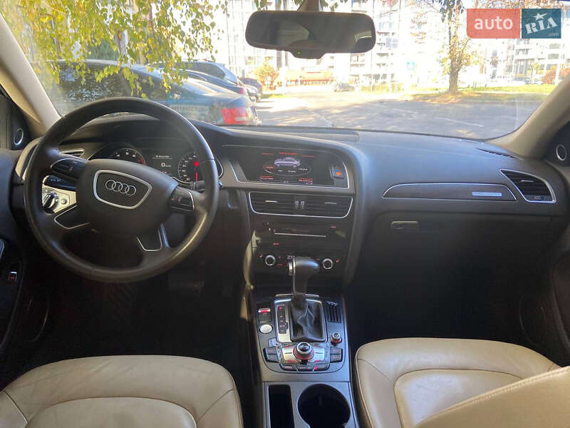 Седан Audi A4 2013 в Львове