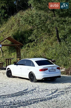 Седан Audi A4 2013 в Львове