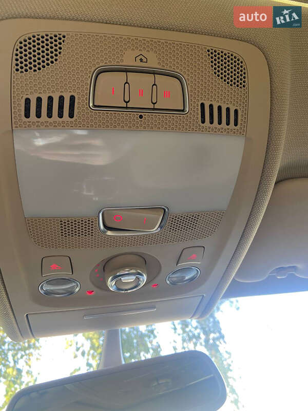 Седан Audi A4 2013 в Львове