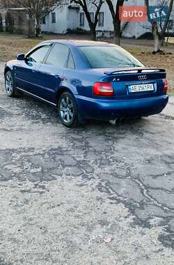 Седан Audi A4 1996 в Кам'янському