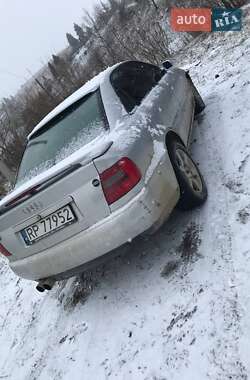 Седан Audi A4 1995 в Турці