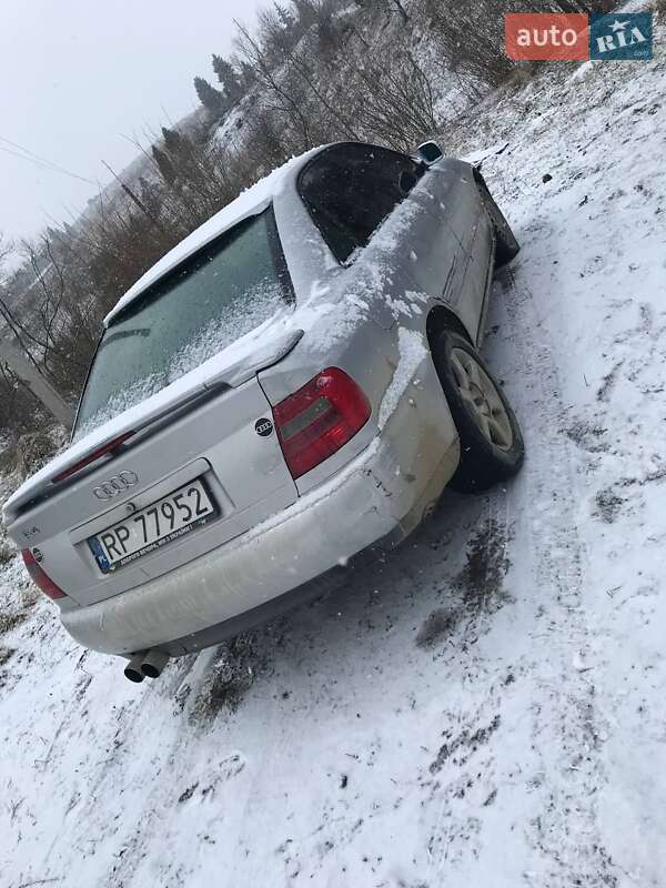 Седан Audi A4 1995 в Турке