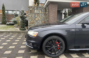 Седан Audi A4 2013 в Стрию