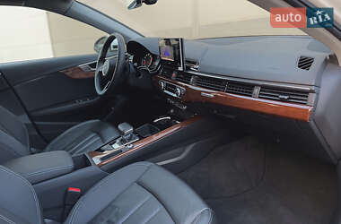 Седан Audi A4 2020 в 