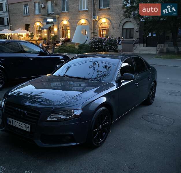 Седан Audi A4 2010 в 