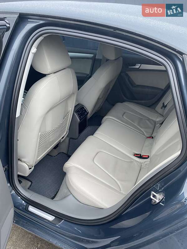 Седан Audi A4 2010 в Киеве