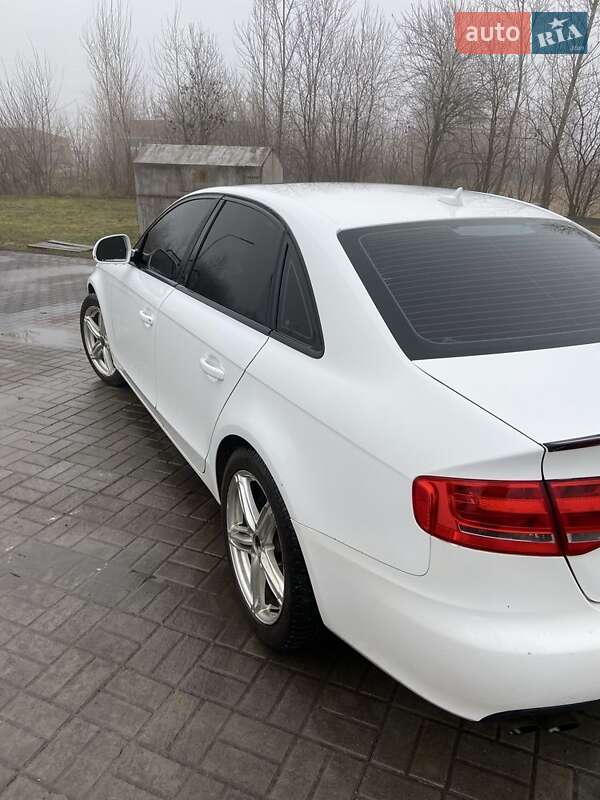 Седан Audi A4 2009 в Нововолинську
