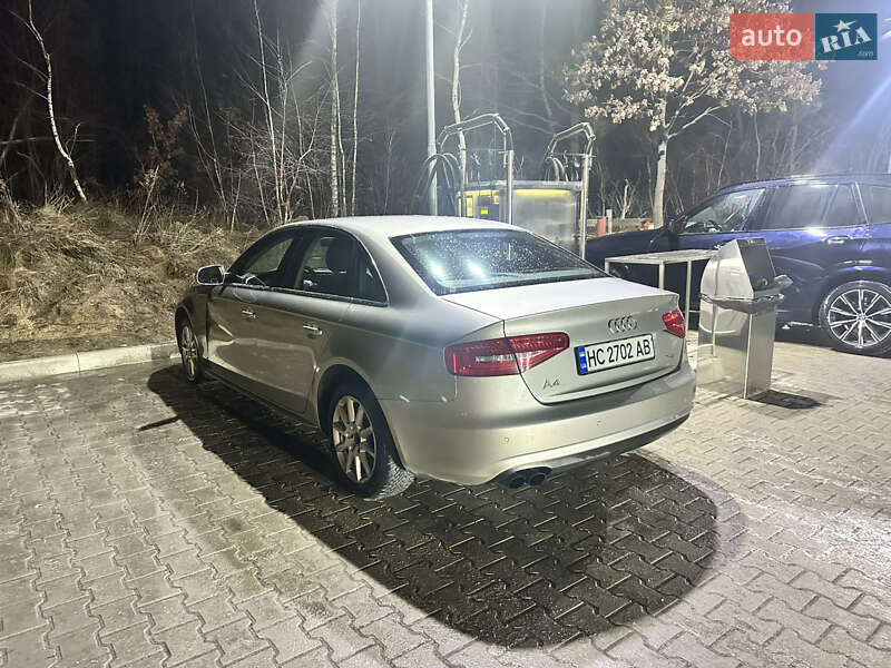 Седан Audi A4 2012 в Львові