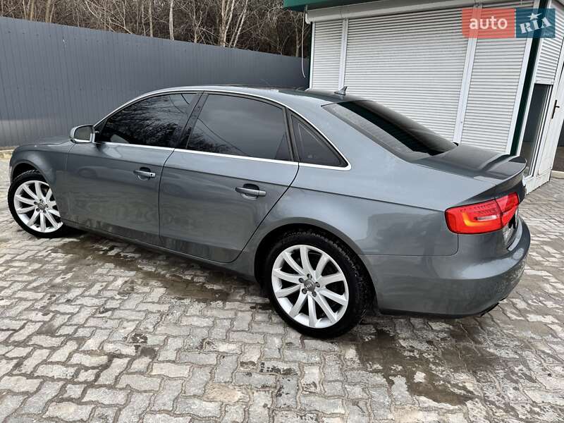 Седан Audi A4 2013 в Николаеве