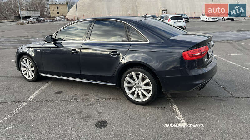 Седан Audi A4 2014 в Києві