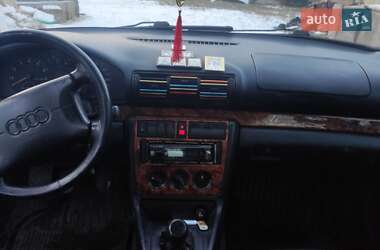 Седан Audi A4 1996 в Новом Ярычеве