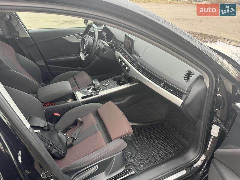 Седан Audi A4 2016 в Киеве