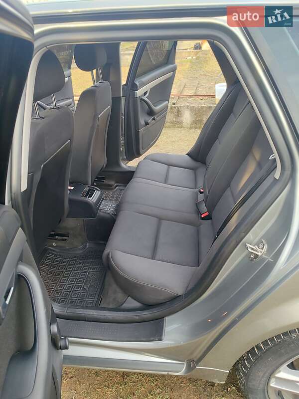 Универсал Audi A4 2004 в Новояворовске