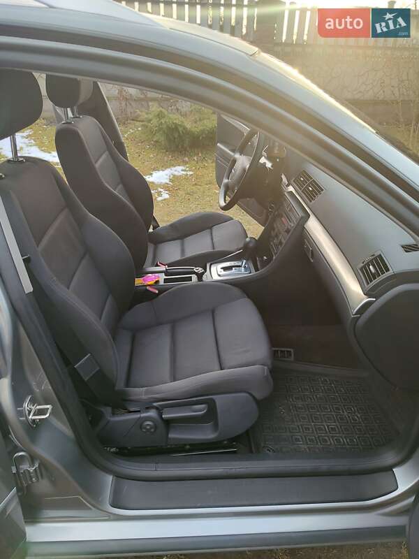 Универсал Audi A4 2004 в Новояворовске