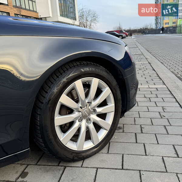 Седан Audi A4 2012 в Ивано-Франковске
