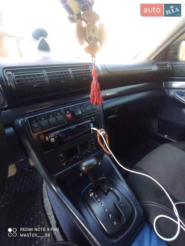 Седан Audi A4 1998 в Малій Висці