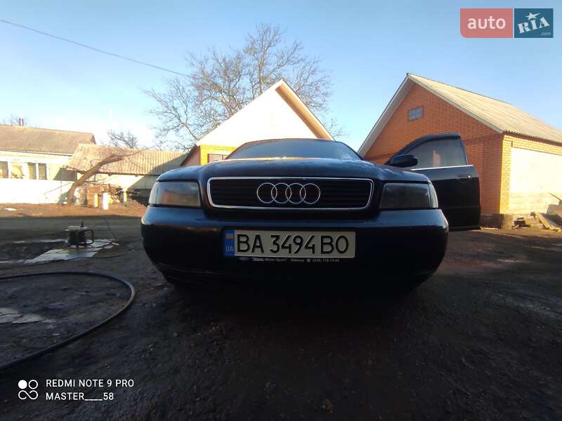 Седан Audi A4 1998 в Малій Висці