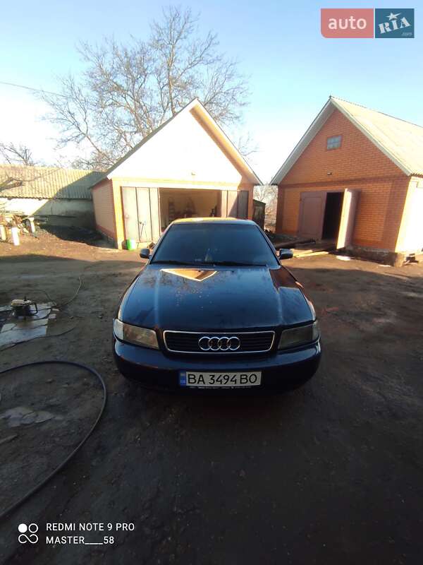 Седан Audi A4 1998 в Малій Висці