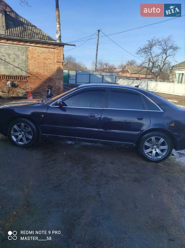Седан Audi A4 1998 в Малій Висці