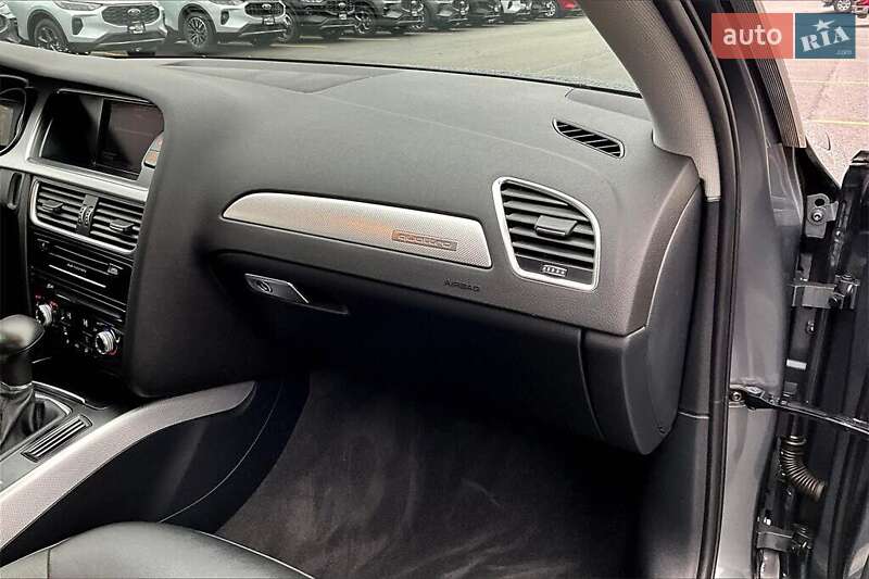 Седан Audi A4 2015 в Львове