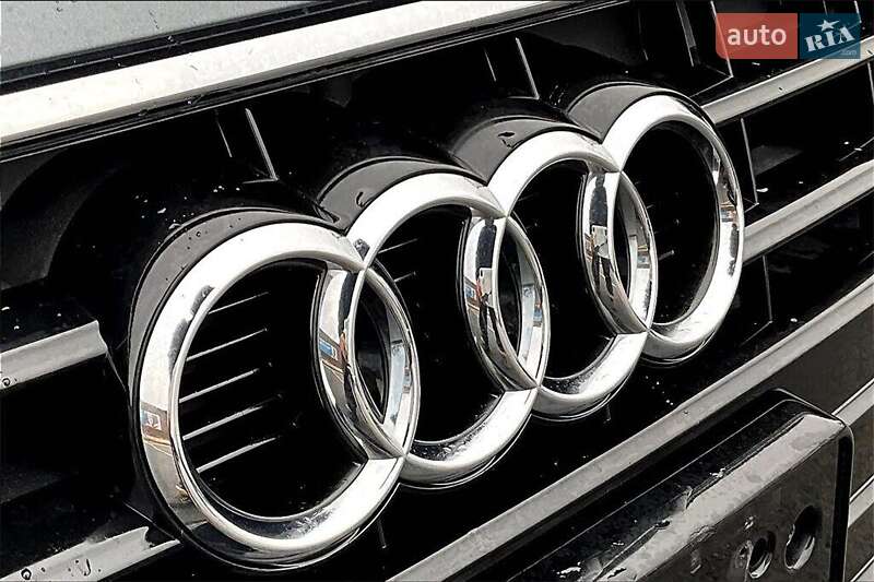 Седан Audi A4 2015 в Львове