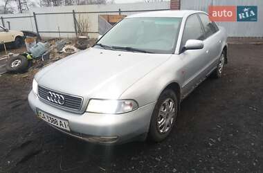 Седан Audi A4 1998 в Смілі