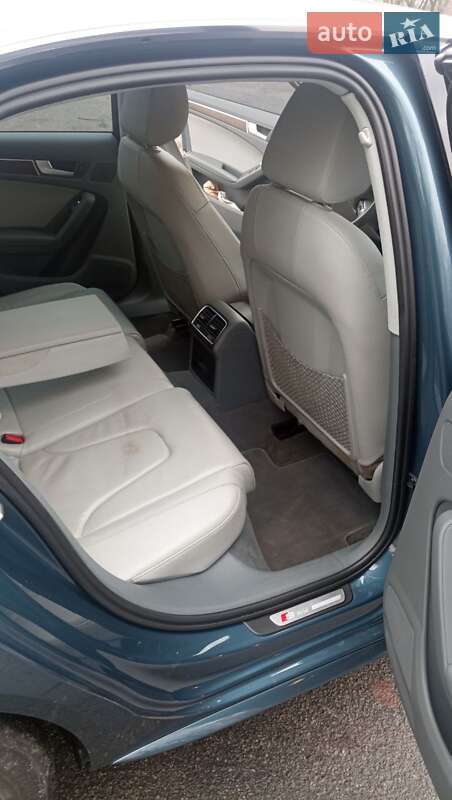 Седан Audi A4 2015 в Днепре