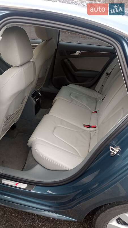Седан Audi A4 2015 в Днепре