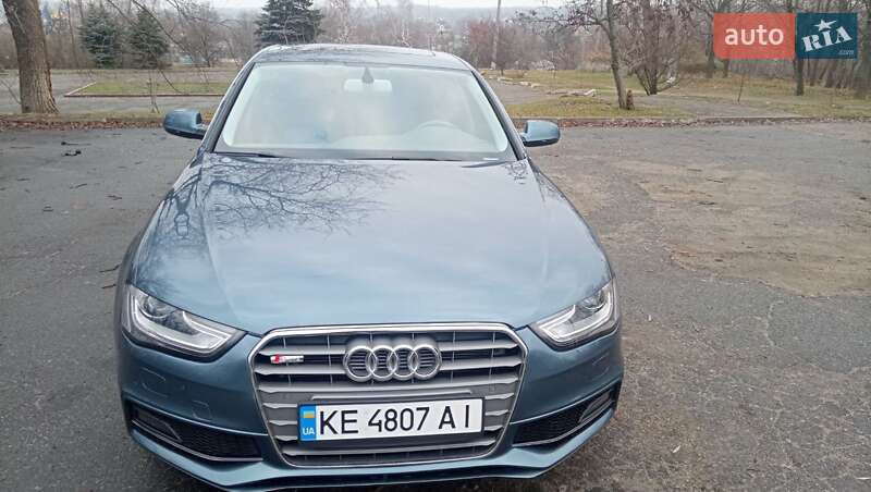 Седан Audi A4 2015 в Днепре