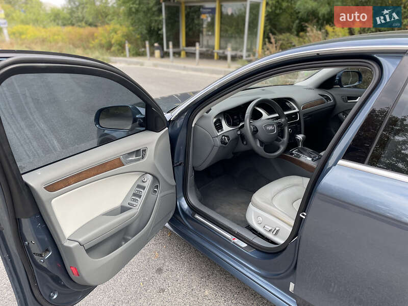 Седан Audi A4 2015 в Днепре