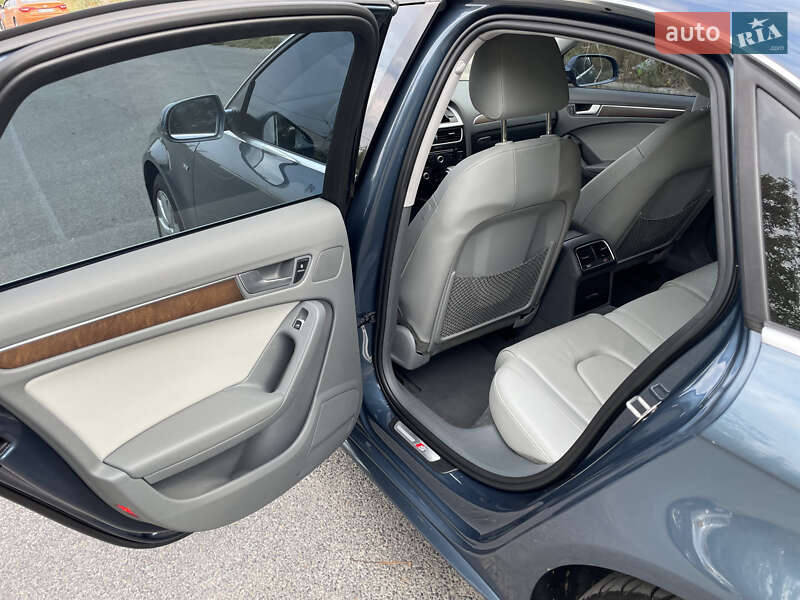 Седан Audi A4 2015 в Днепре