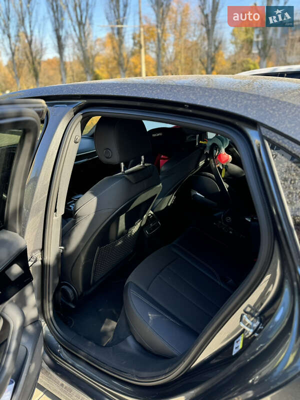 Седан Audi A4 2021 в Кропивницком