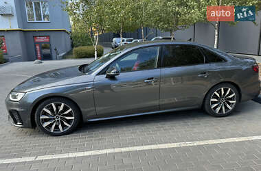 Седан Audi A4 2021 в 