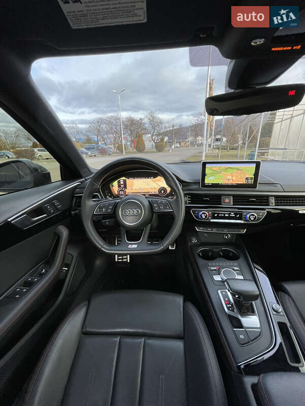 Седан Audi A4 2018 в Виноградове