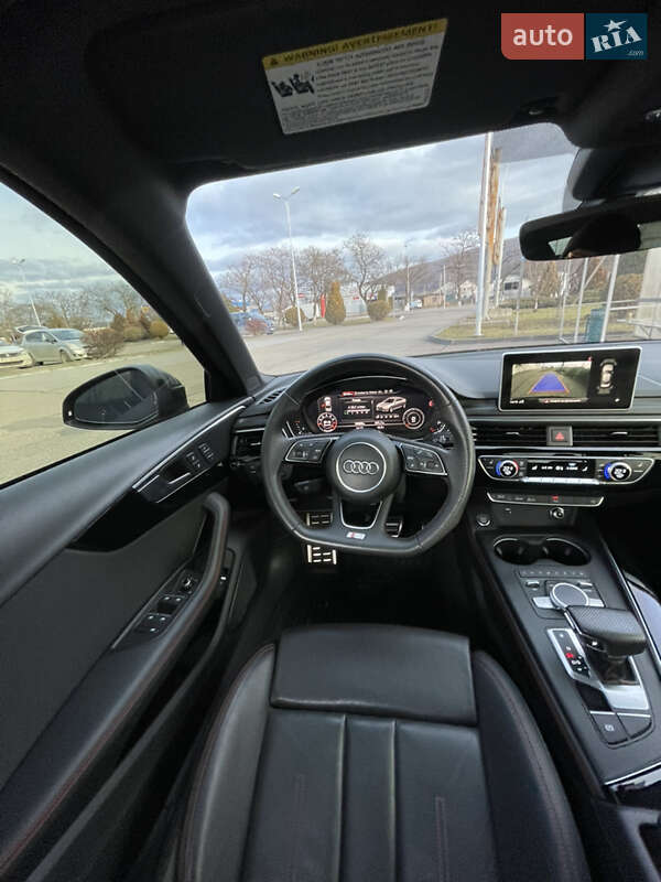 Седан Audi A4 2018 в Виноградове
