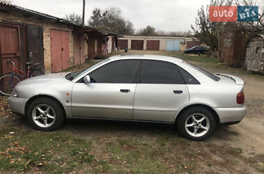 Седан Audi A4 1995 в Миронівці