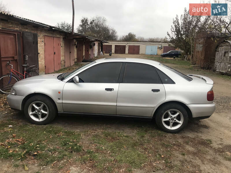 Седан Audi A4 1995 в Мироновке